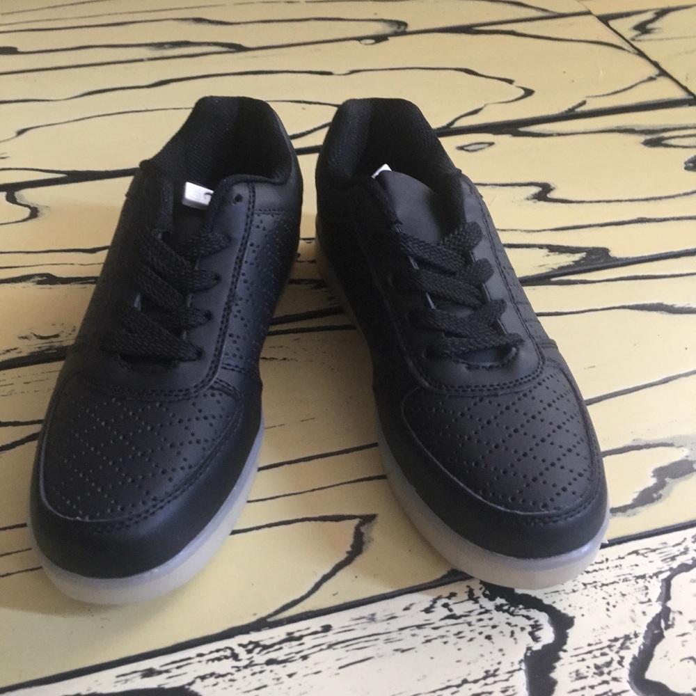 Women’s black led light up shoe